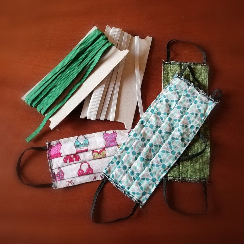 Yo me quedo en casa ....  Cosiendo Mascarillas Artesanales