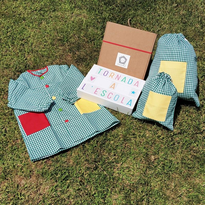 Pack Bata Colegial Botones. Bata Escolar Infantil.   madeinspain