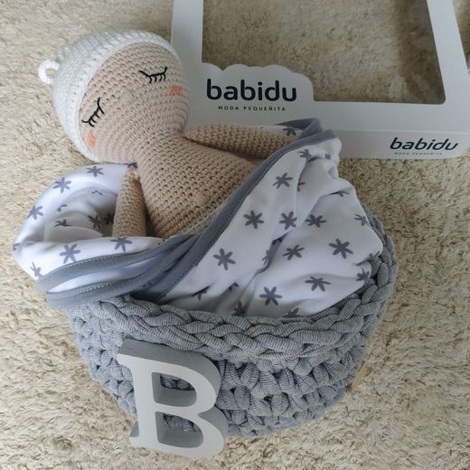 Swaddles and blankets