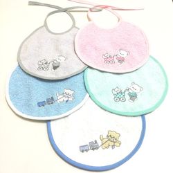 Pack ahorro 12 unidades baberos de rizo con bordado (0-6 meses) ref.529