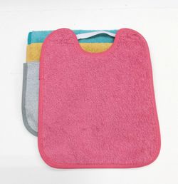 Pack 4 baberos con goma y impermeable 25x30 cm 888