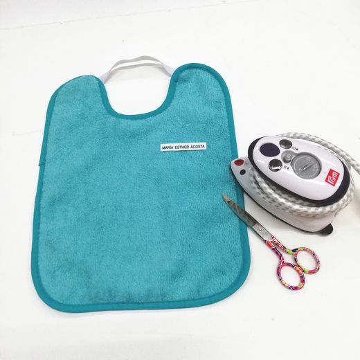 Pack 4 baberos con goma y impermeable 25x30 cm 888